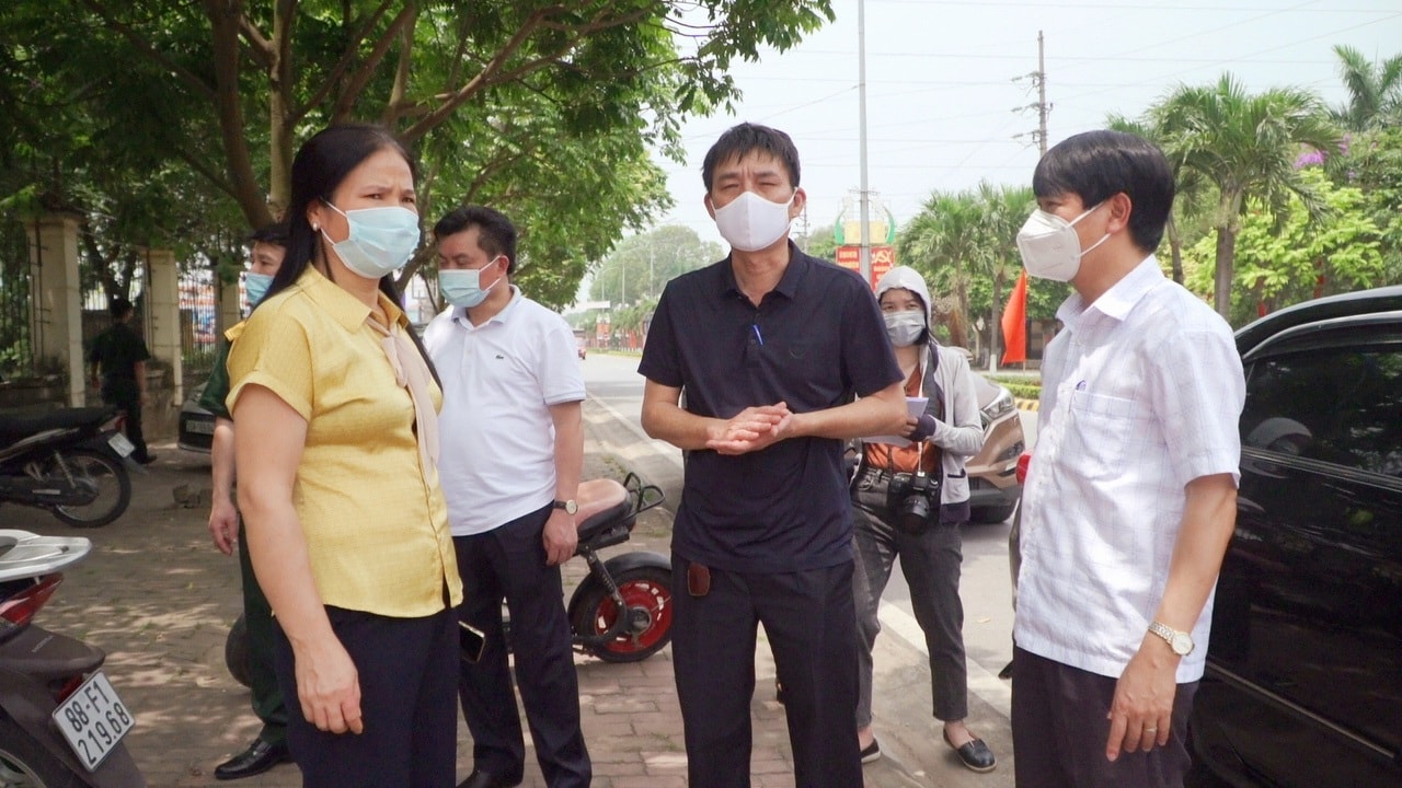 Vĩnh Phúc: Thêm một cán bộ bị đình chỉ công tác do thiếu trách nhiệm phòng chống dịch - Ảnh 2.