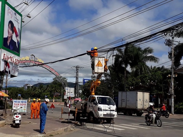 PC Gia Lai tăng cường chỉnh trang, làm gọn cáp viễn thông - Ảnh 2.