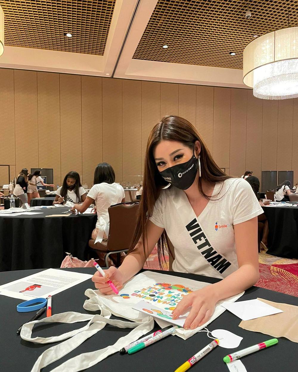 Hoa hậu Khánh Vân hé lộ lịch trình dày đặc tại Miss Universe 2020 - Ảnh 2.