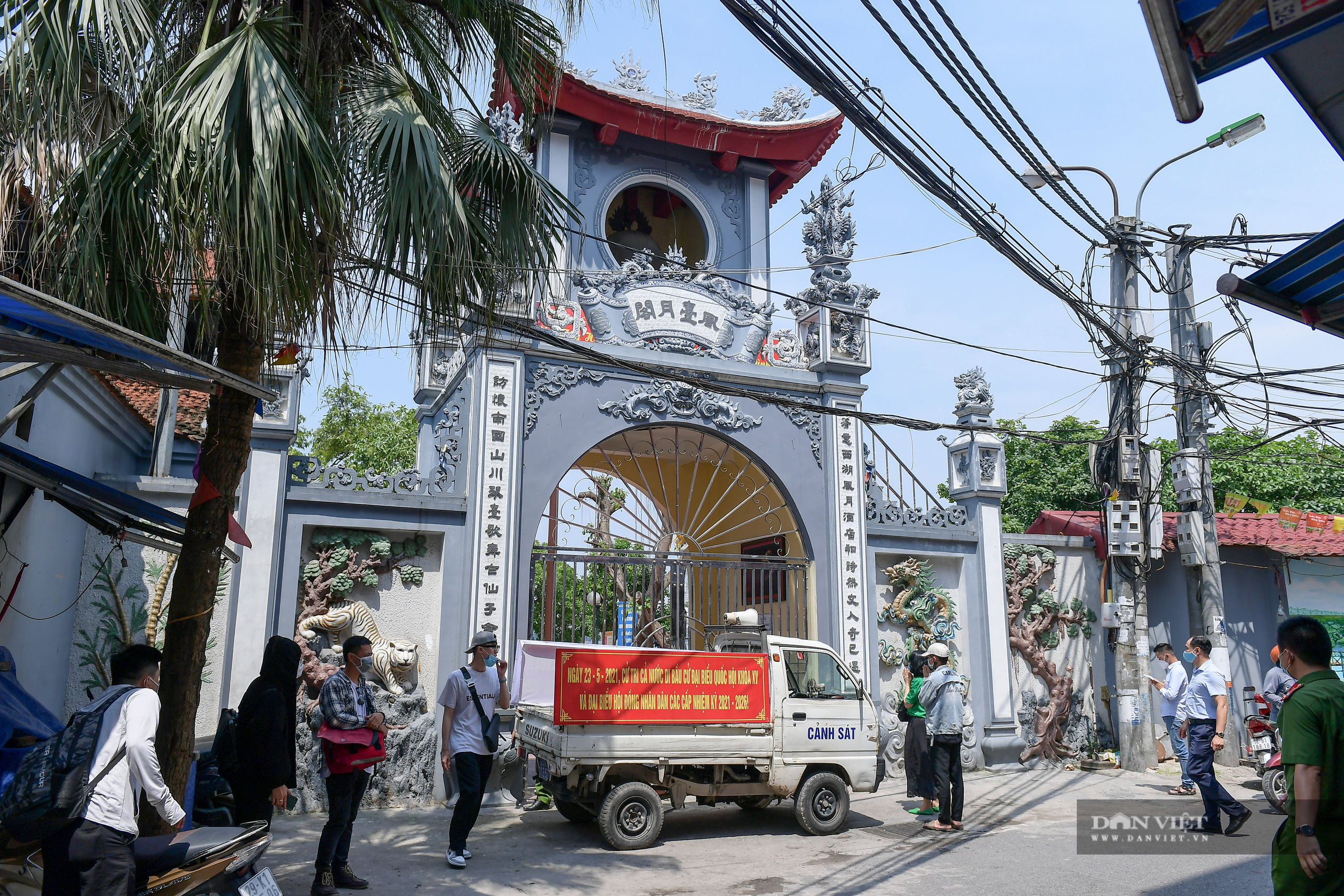 Hà Nội: Công an giải tán người dân đến phủ Tây Hồ vái vọng ngày mùng 1 âm lịch - Ảnh 11.