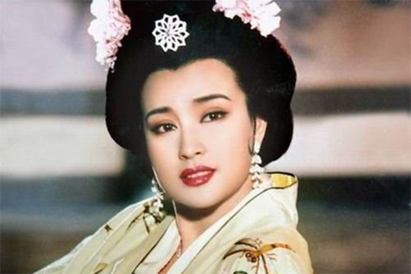 Mỹ nhân Võ Tắc Thiên - Lưu Hiểu Khánh và nhan sắc đơ cứng ở tuổi U70 - Ảnh 5.