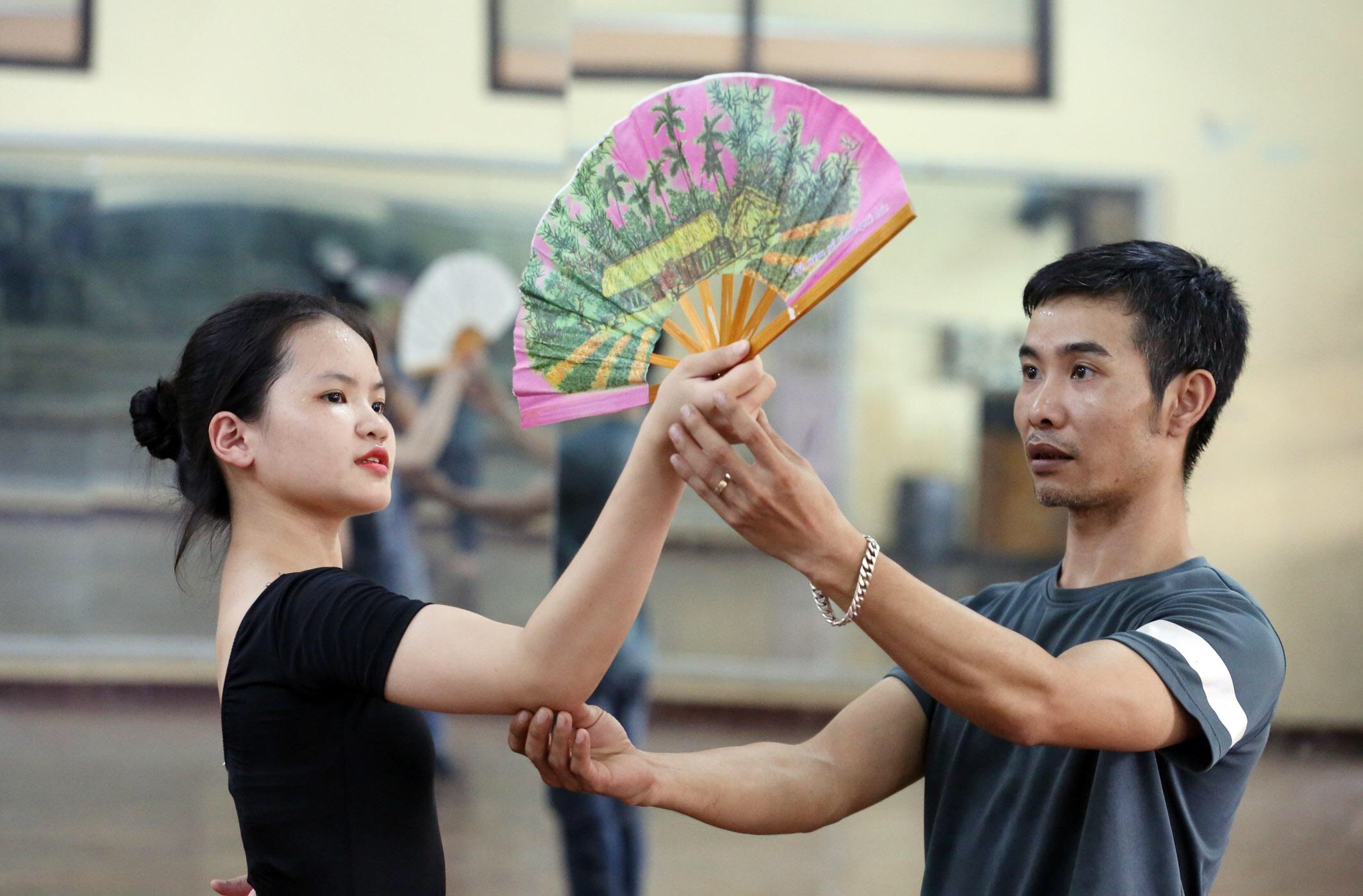 Nhiều nghệ sĩ múa dân tộc, nghệ sĩ hạng 4 có mức lương thấp dưới mức lương tối thiểu vùng. Ảnh: Trường Nghệ thuật Tây Bắc - N.T