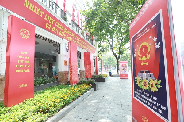 [Ảnh] Hà Nội: Đường phố trang hoàng rực rỡ chào đón ngày hội của toàn dân - Ảnh 10.