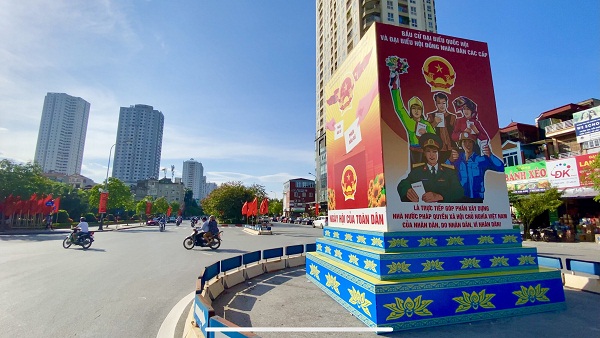 [Ảnh] Hà Nội: Đường phố trang hoàng rực rỡ chào đón ngày hội của toàn dân - Ảnh 13.