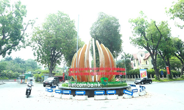 [Ảnh] Hà Nội: Đường phố trang hoàng rực rỡ chào đón ngày hội của toàn dân - Ảnh 3.