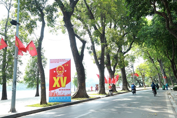 [Ảnh] Hà Nội: Đường phố trang hoàng rực rỡ chào đón ngày hội của toàn dân - Ảnh 4.