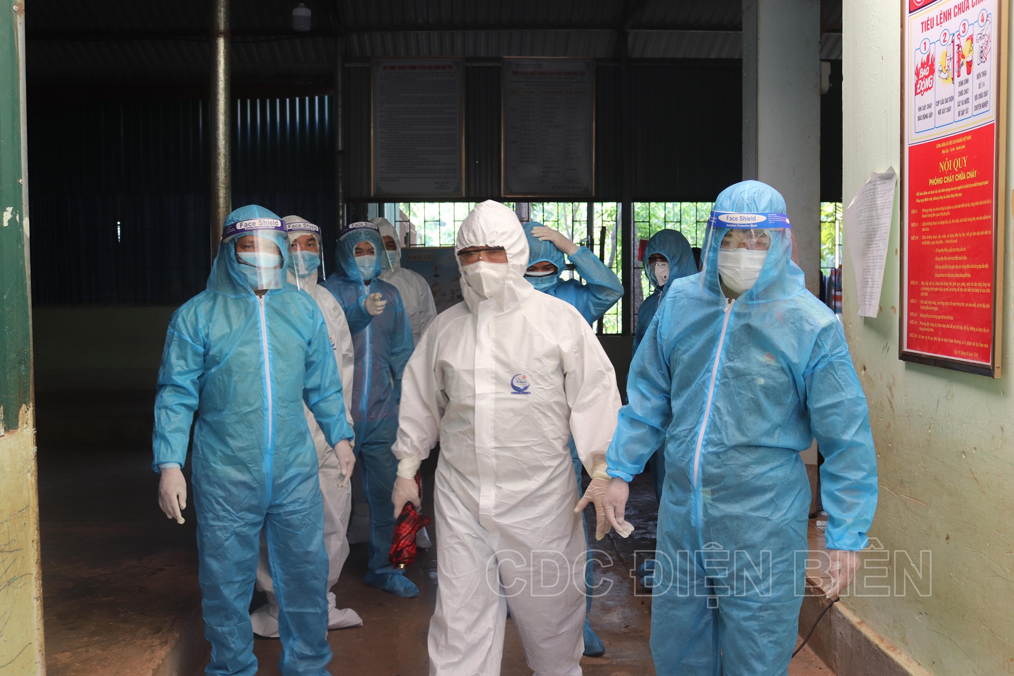 Điện Biên: Đình chỉ công tác 3 cán bộ liên quan đến chùm ca Covid-19 tại huyện Nậm Pồ - Ảnh 1.