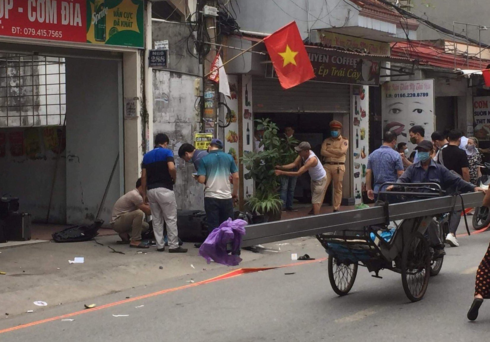 Nghi án ô tô truy đuổi, 2 thanh niên tử vong: Tạm giữ hình sự 5 đối tượng - Ảnh 1.