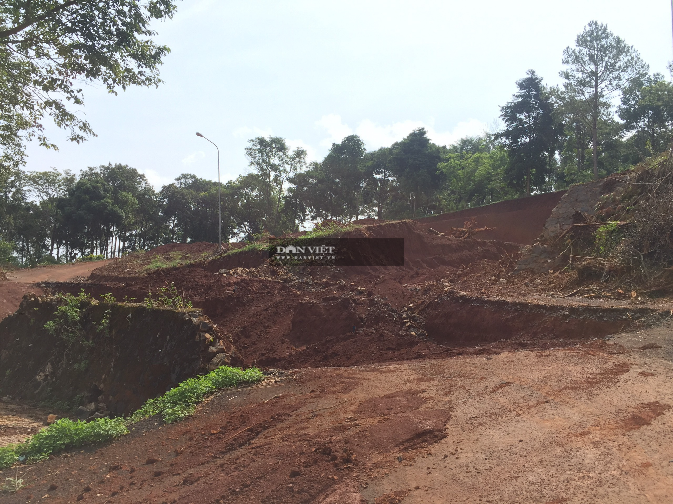 Đắk Nông: Vụ &quot;xẻ thịt&quot; quả đồi đẹp nhất TP. Gia Nghĩa - Nhập nhằng doanh nghiệp bán dự án cho cá nhân - Ảnh 2.