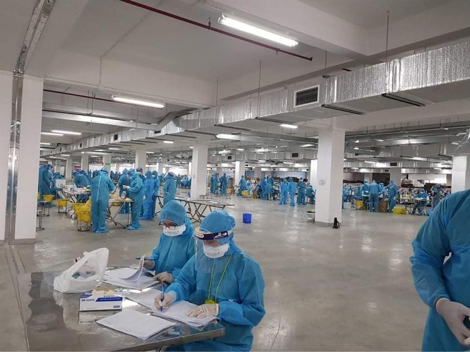 Làm việc xuyên đêm, thần tốc lấy 11.000 mẫu xét nghiệm Covid-19 tại Bắc Giang - Ảnh 2.