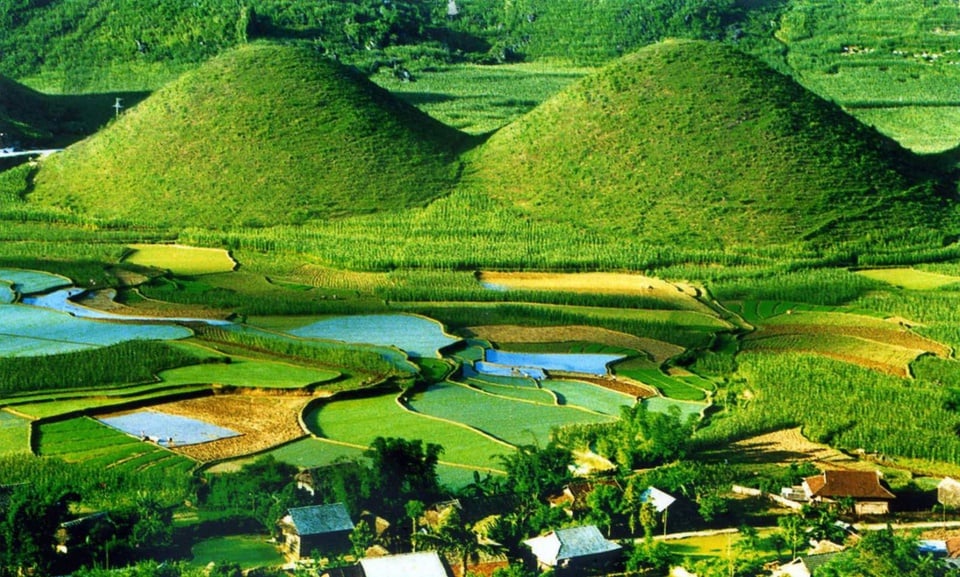 Núi đôi Quản Bạ có từ chuyện tình của ai? - Ảnh 1.