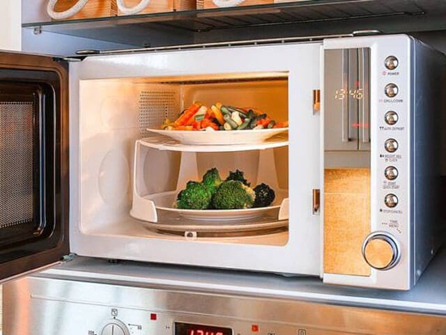Phát hoảng nấm mốc trong lò vi sóng nhưng cách loại bỏ lại cực dễ - Ảnh 4. Phát hoảng nấm mốc trong lò vi sóng nhưng cách loại bỏ lại cực dễ - Ảnh 4.