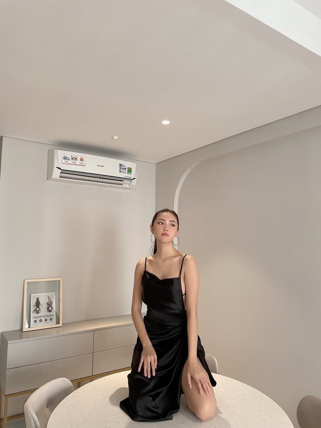 Nữ tiếp viên hàng không lộ body đầy gợi cảm với ảnh đời thường - Ảnh 12.