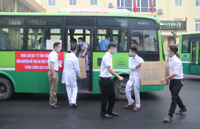 51 y bác sỹ của Thái Nguyên lên đường hỗ trợ Bắc Giang chống dịch - Ảnh 2.