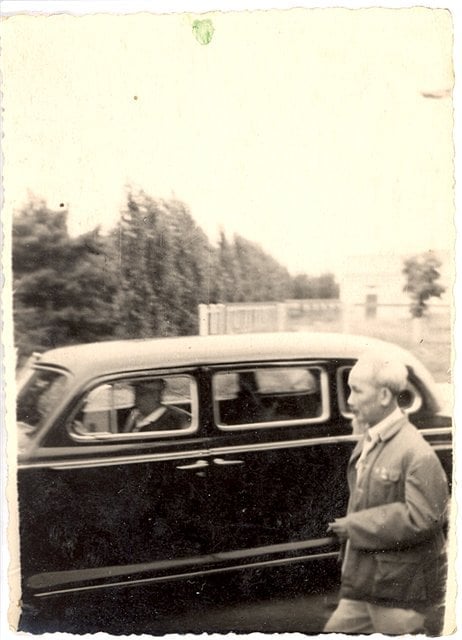 Hai bức ảnh hiếm về Bác Hồ tại Kiev do một học sinh trường làng chụp mùa hè 1959 - Ảnh 2.