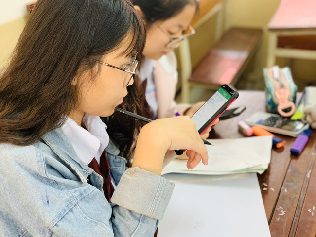 Trường công lập đầu tiên tổ chức kiểm tra học kỳ online, một số trường đã lên kế hoạch sẵn sàng - Ảnh 1.