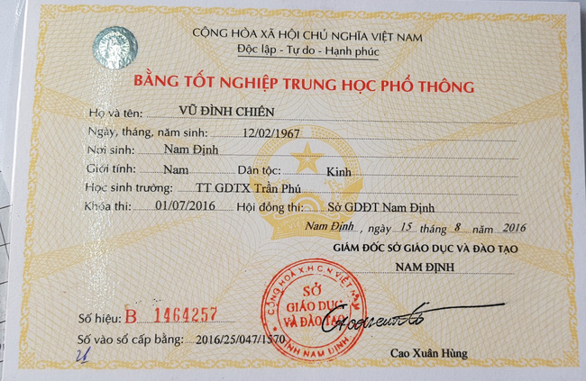 Vụ Chủ tịch Mặt trận xã Yên Phúc làm giả học bạ: Có dấu hiệu của tội "làm giả, sử dụng tài liệu giả" - Ảnh 2. Vụ Chủ tịch Mặt trận xã Yên Phúc làm giả học bạ: Có dấu hiệu của tội "làm giả, sử dụng tài liệu giả" - Ảnh 2.