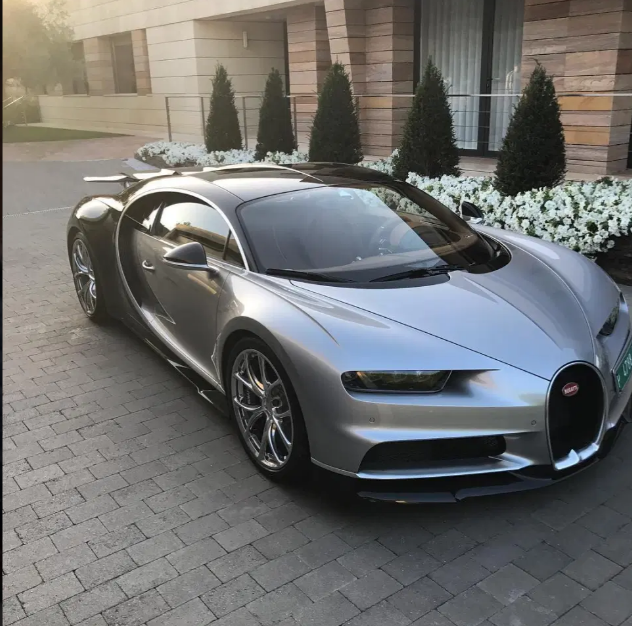 Ronaldo vung 280 nghìn tỷ mua siêu xe Bugatti phiên bản đặc biệt - Ảnh 5.