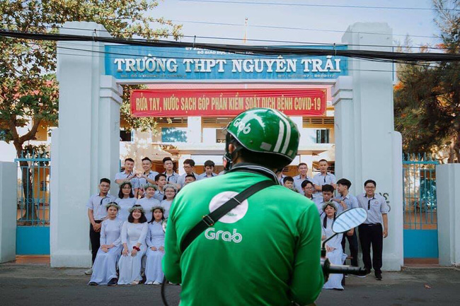 Những sự cố khi chụp ảnh kỷ yếu khiến học sinh phải khóc thét - Ảnh 4.