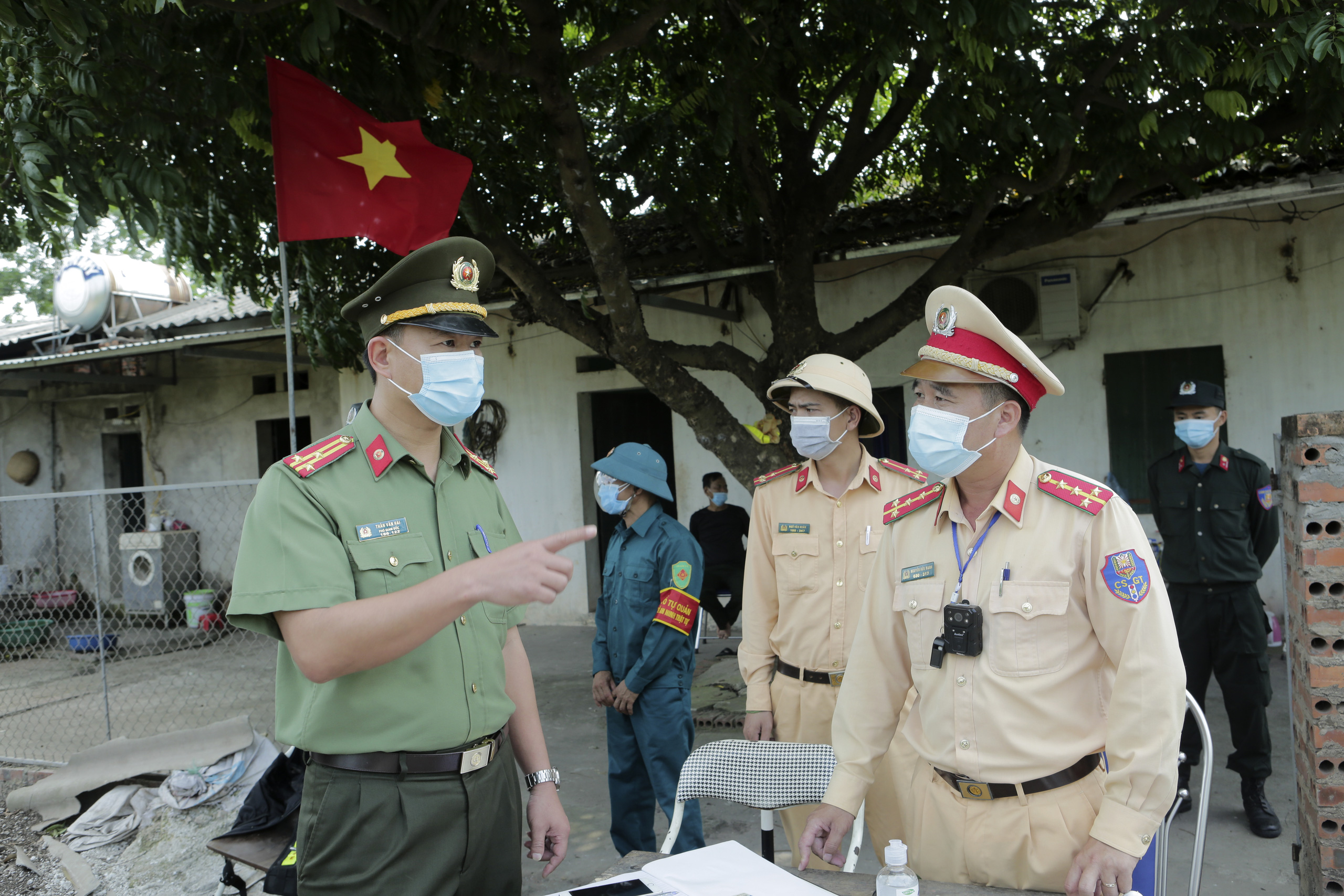 Ảnh: Cả nước một lòng hướng về Bắc Giang - Ảnh 2.
