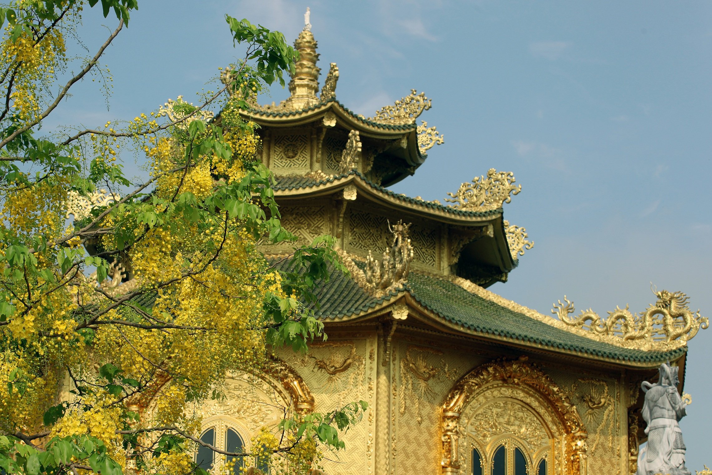 Ngôi chùa dát đầy vàng là vàng ngay gần Thủ đô Hà Nội không phải ai cũng biết - Ảnh 5.
