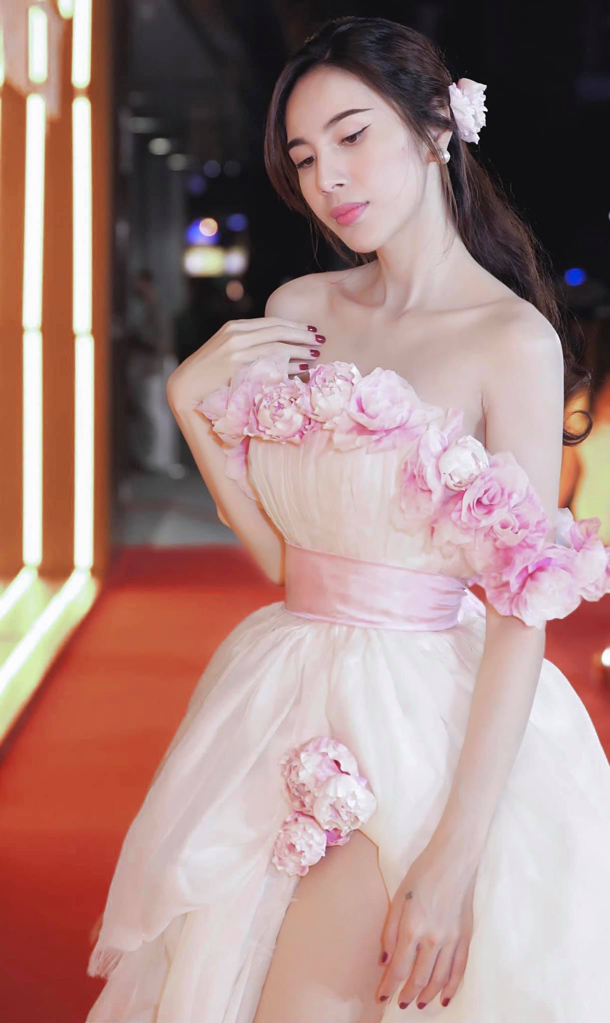 Thủy Tiên gây &quot;sốt&quot; khi viết tâm thư giữa ồn ào &quot;khán giả nuôi nghệ sĩ&quot; - Ảnh 1.