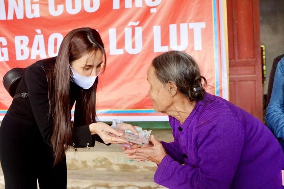 Thủy Tiên gây &quot;sốt&quot; khi viết tâm thư giữa ồn ào &quot;khán giả nuôi nghệ sĩ&quot; - Ảnh 4.