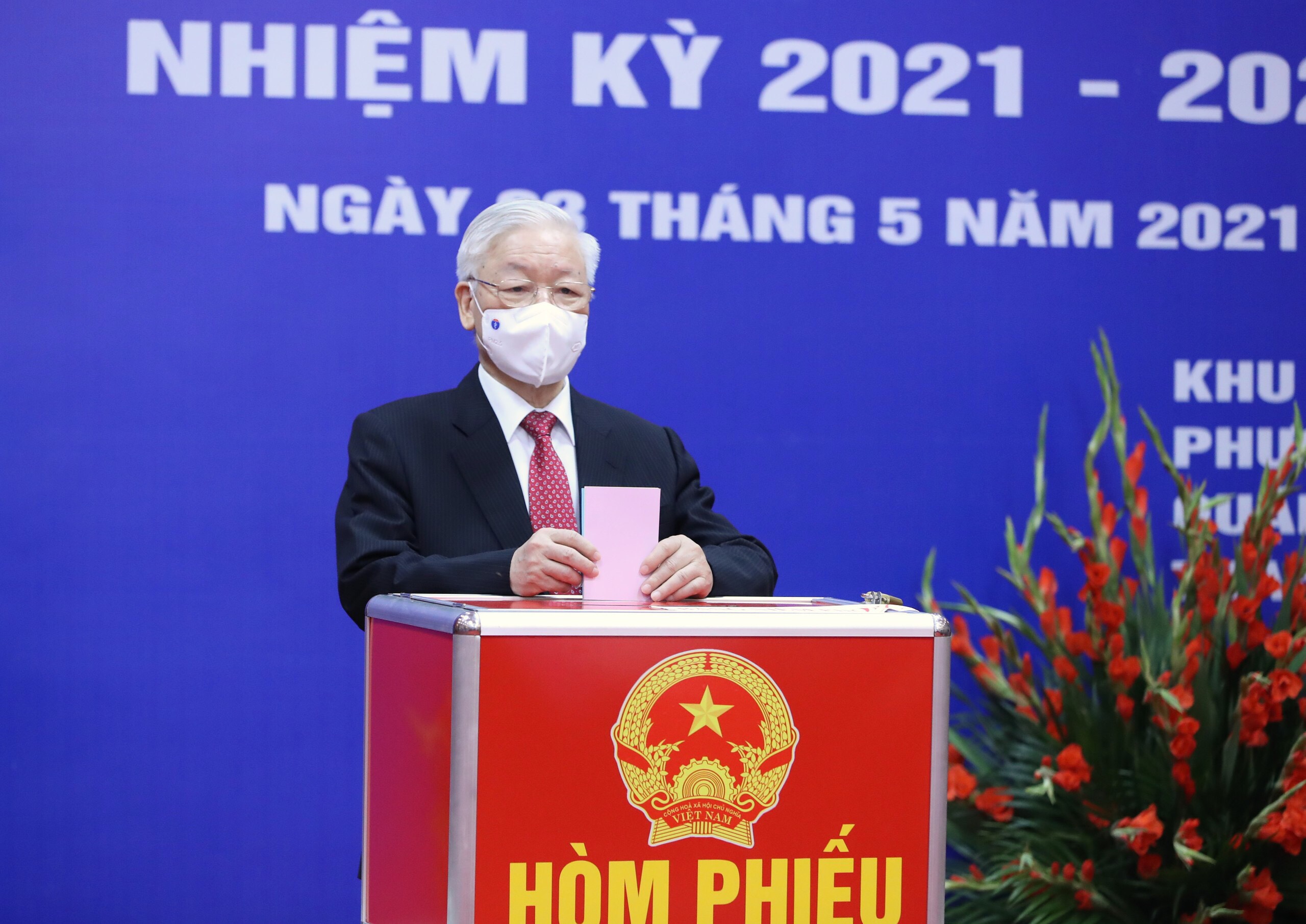 Ảnh: Lãnh đạo Đảng, Nhà nước, Quốc hội đi bầu cử - Ảnh 2.