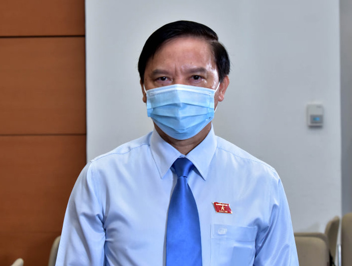 TRỰC TIẾP: Nhiều cụ tuổi xưa nay hiếm vẫn mặc đẹp, chống gậy đi bỏ phiếu - Ảnh 1.