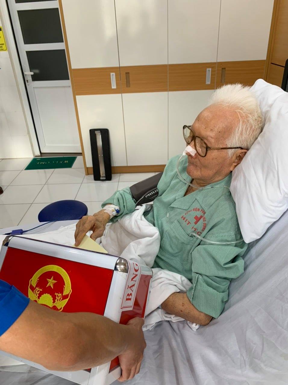 Hình ảnh &quot;biết nói&quot; của những &quot;chiến sỹ thầm lặng&quot; trong ngày bầu cử ở Hà Nội - Ảnh 5.