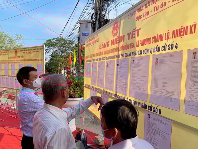 Quảng Ngãi: Nữ Bí thư, Chủ tịch HĐND tỉnh thực hiện quyền công dân trong ngày hội non sông  - Ảnh 3.