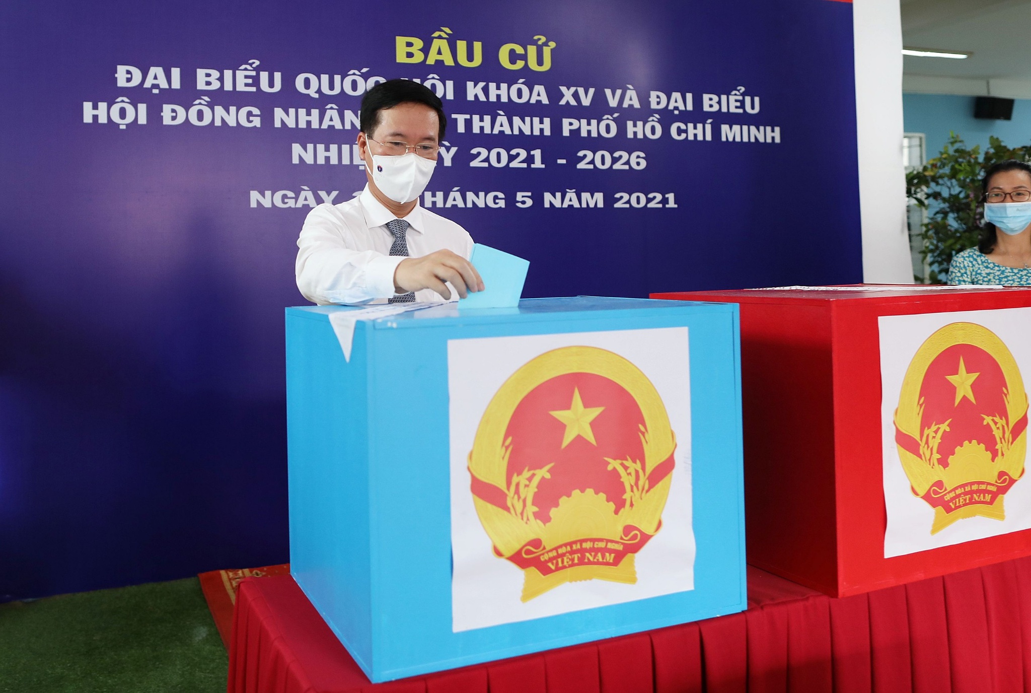 Ảnh: Lãnh đạo Đảng, Nhà nước đi bầu cử thực hiện quyền, nghĩa vụ công dân - Ảnh 10.