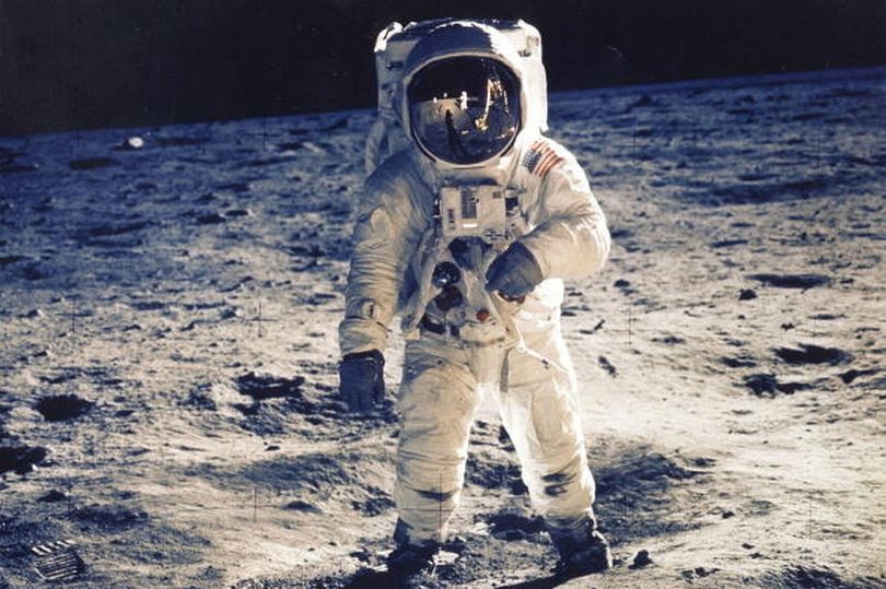 NASA sẽ đưa con người trở lại Mặt trăng trước năm 2026? - Ảnh 1.