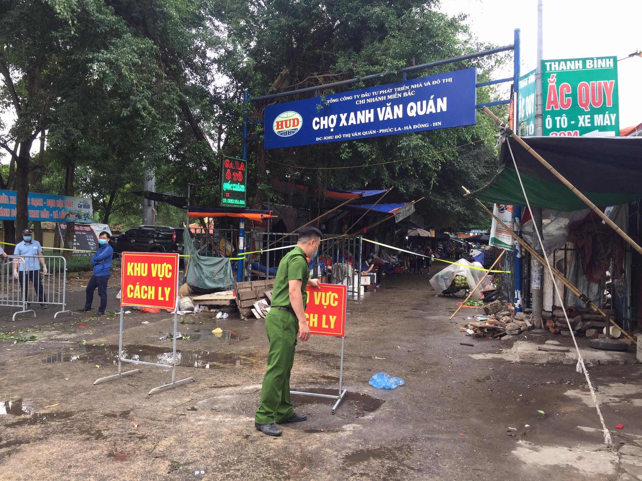 Hà Nội: Phong toả chợ Xanh Văn Quán khi có ca dương tính với SARS-CoV-2  - Ảnh 3.