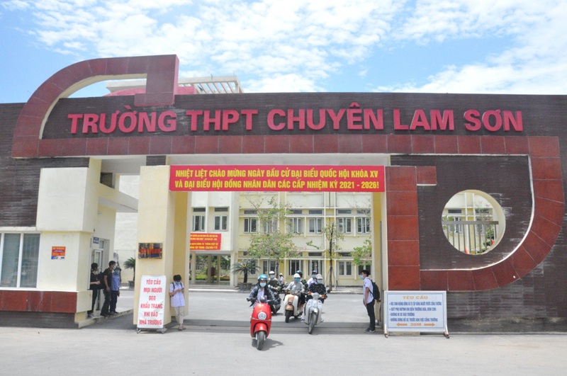 Xúc động thư chia tay học trò lớp 12 của hiệu trưởng trường chuyên xứ Thanh - Ảnh 2.
