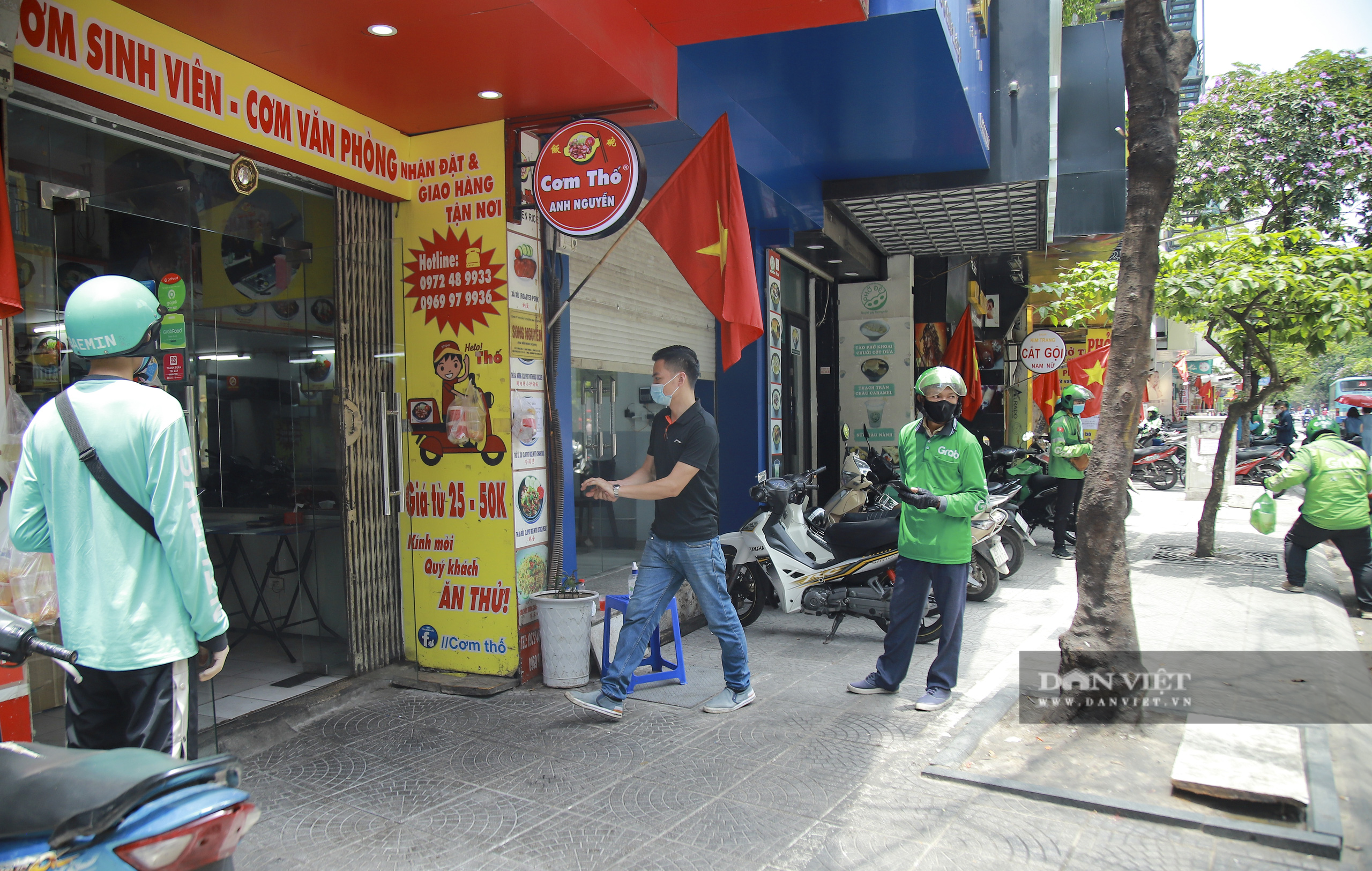 Shipper &quot;chạy hết tốc lực&quot; giao hàng trong mùa dịch Covid-19 - Ảnh 8.