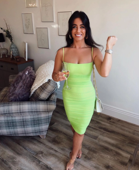 HLV trưởng ĐT Anh thiết quân luật, các nàng WAGs &quot;khóc thét&quot; - Ảnh 3.