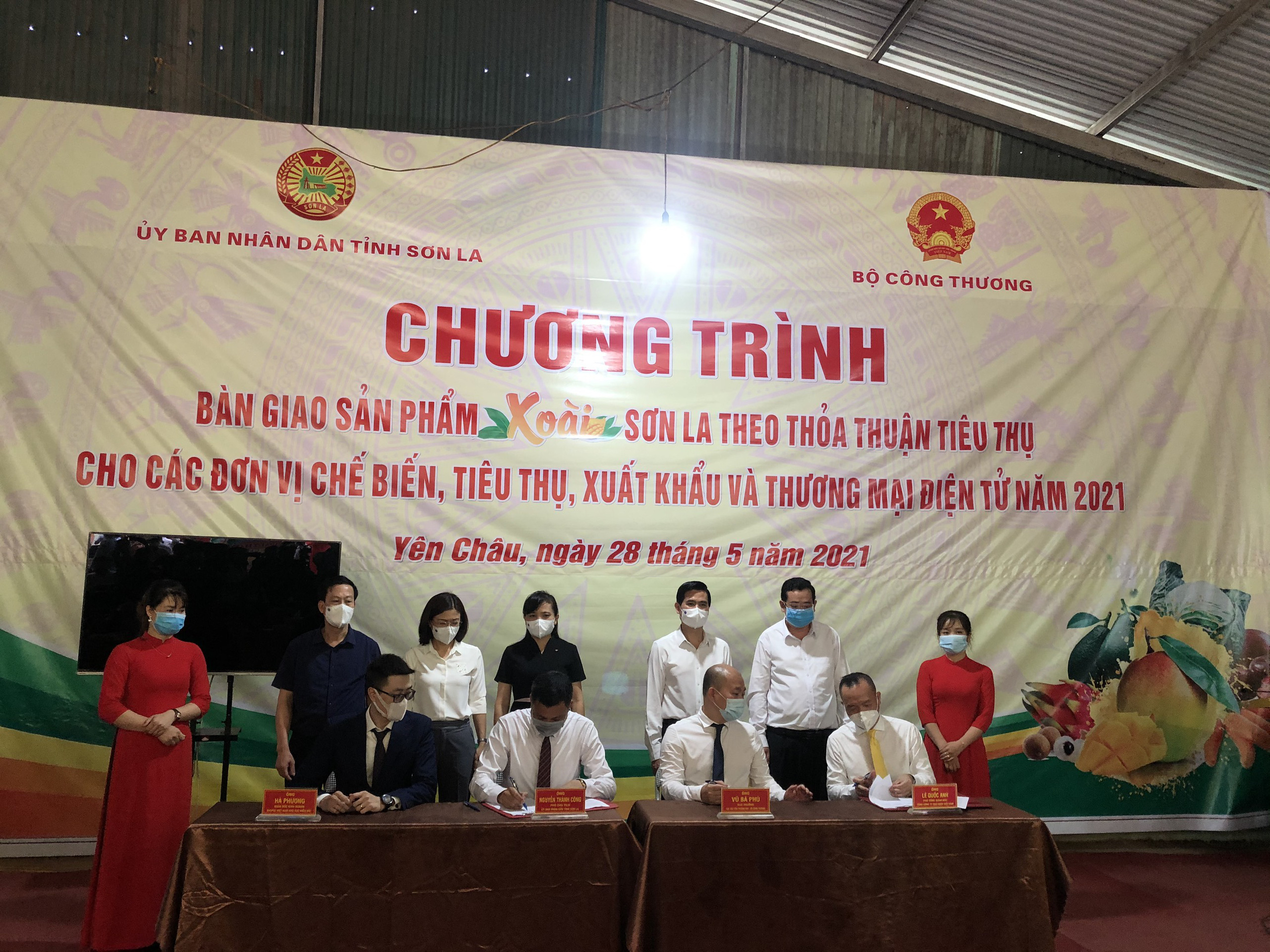 Mận hậu, xoài tròn Sơn La chính thức lên sàn thương mại điện tử - Ảnh 1.