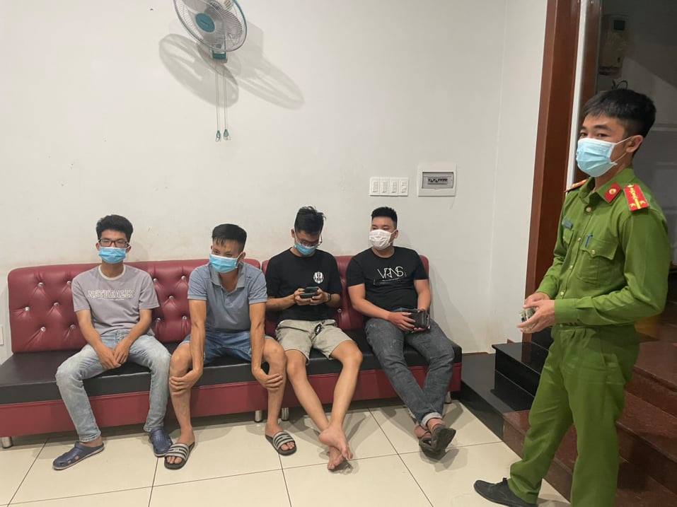 Đắk Lắk: Xử phạt hàng loạt cơ sở vi phạm quy định phòng chống dịch Covid-19 - Ảnh 2.