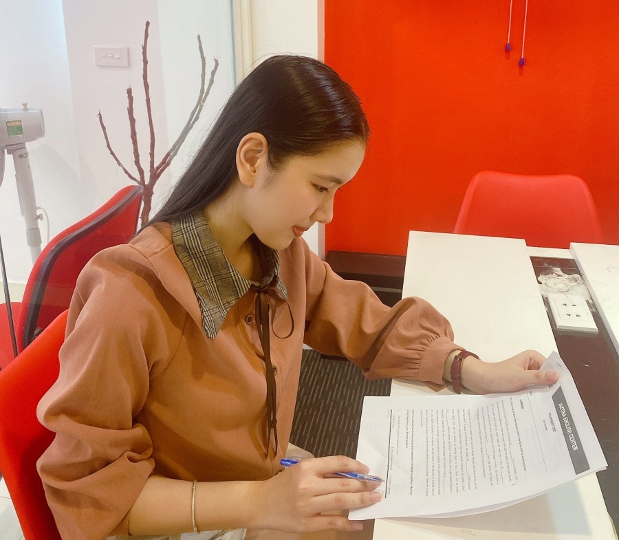 MC 10X xinh xắn của VTV:  Học xuất sắc, một mình sống giữa Hà thành  - Ảnh 7.