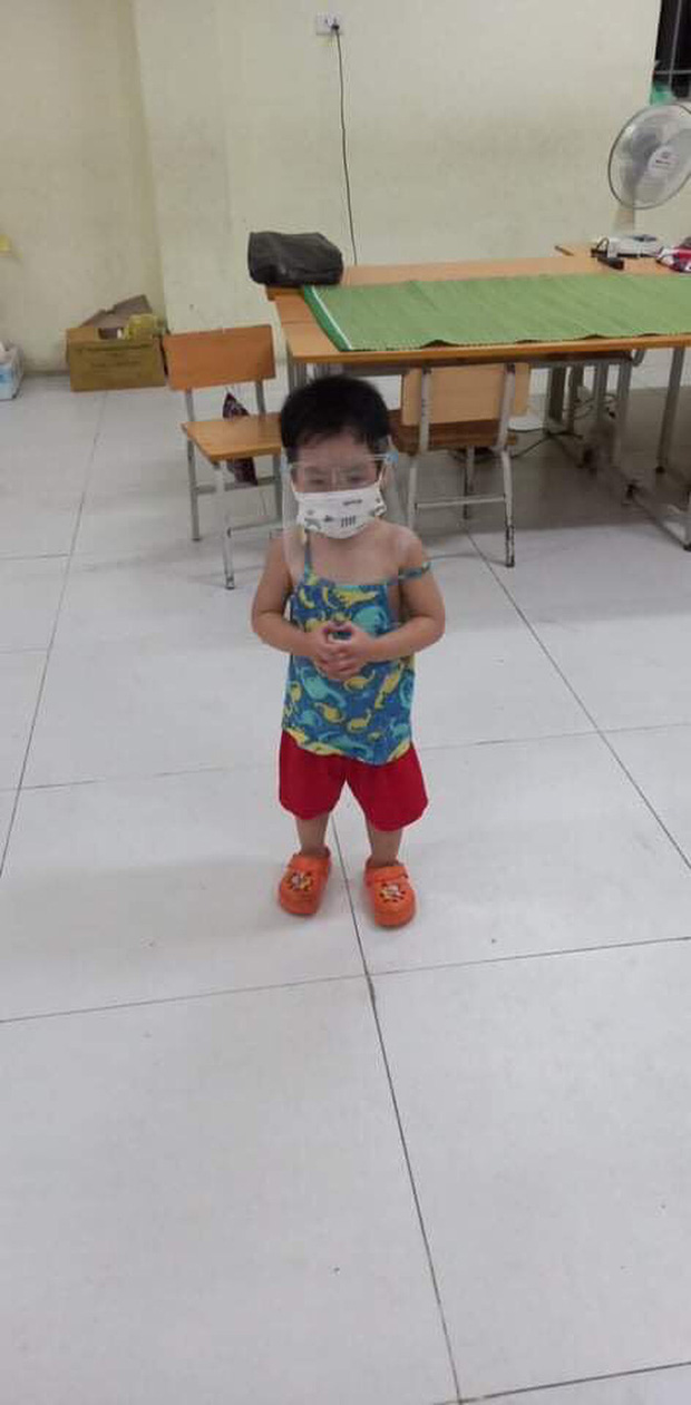 Hình ảnh những chiến binh tí hon mạnh mẽ trong khu cách ly khiến nhiều người rơi nước mắt - Ảnh 6.
