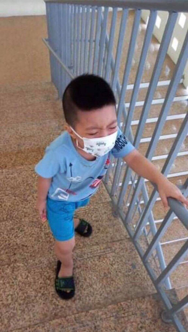 Hình ảnh những chiến binh tí hon mạnh mẽ trong khu cách ly khiến nhiều người rơi nước mắt - Ảnh 7.