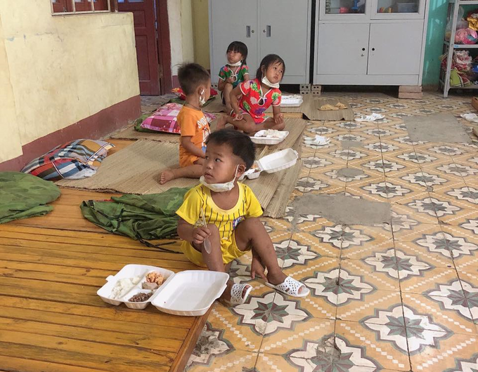 Hình ảnh những chiến binh tí hon mạnh mẽ trong khu cách ly khiến nhiều người rơi nước mắt - Ảnh 14.