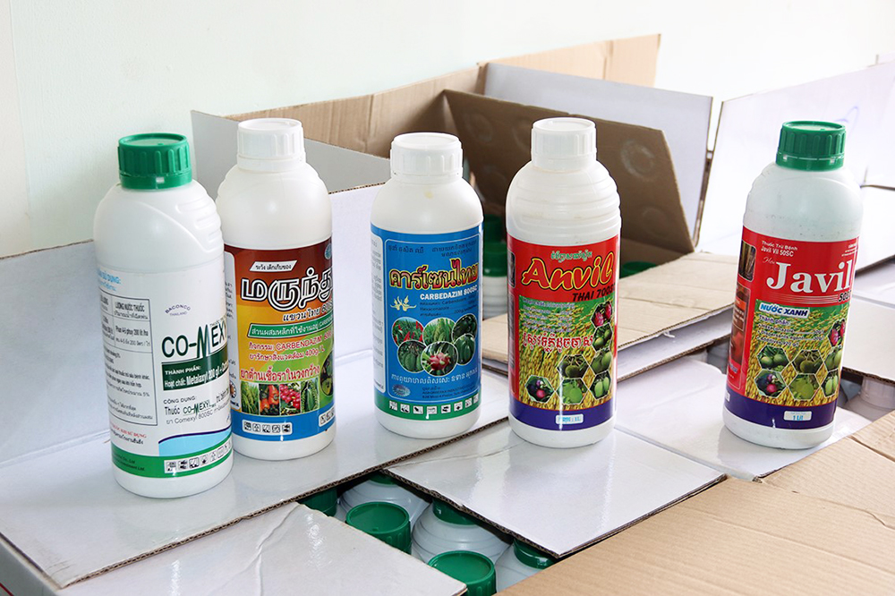 An Giang: Bắt quả tang giám đốc công ty sản xuất thuốc bảo vệ thực vật dỏm - Ảnh 3. An Giang: Bắt quả tang giám đốc công ty sản xuất thuốc bảo vệ thực vật dỏm - Ảnh 3.