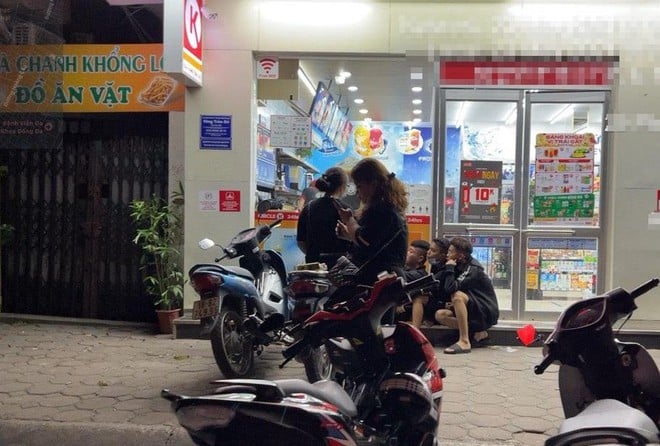 Hà Nội: Hàng chục thanh, thiếu niên tụ tập đông người tại trước cửa hàng tiện lợi Circle K - Ảnh 5.