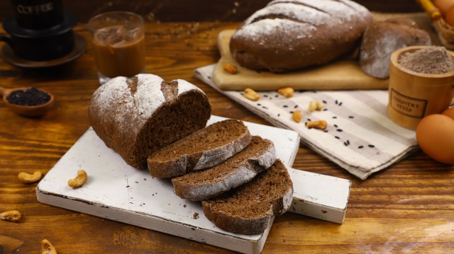 Cách làm bánh mì đen giòn ngon bổ dưỡng như đồ nhập khẩu tại nhà - Ảnh 10. Cách làm bánh mì đen giòn ngon bổ dưỡng như đồ nhập khẩu tại nhà - Ảnh 10.