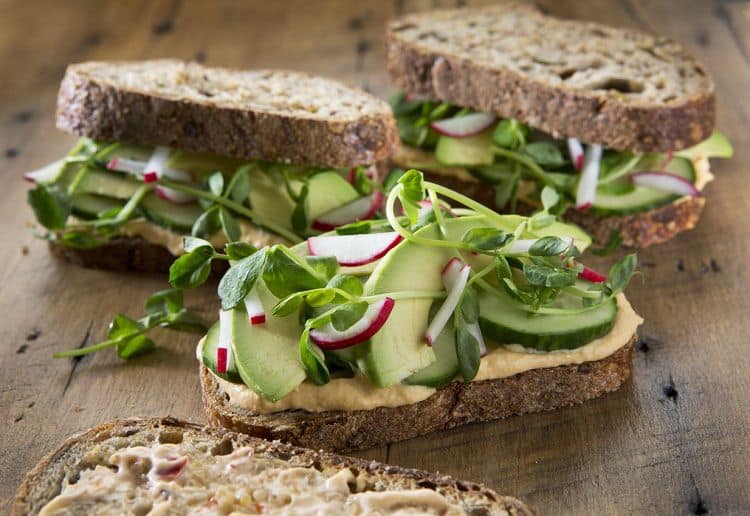 Cách làm bánh mì đen giòn ngon bổ dưỡng như đồ nhập khẩu tại nhà - Ảnh 12. Cách làm bánh mì đen giòn ngon bổ dưỡng như đồ nhập khẩu tại nhà - Ảnh 12.