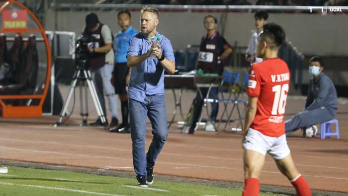 TP.HCM bết bát, vì sao HLV lương cao nhất V.League chưa mất việc? - Ảnh 3.