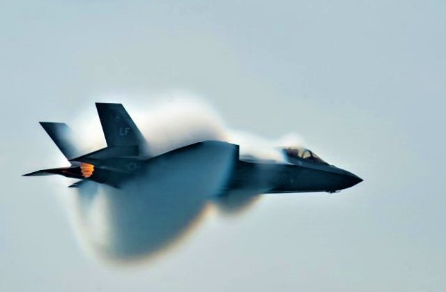 Điều gì xảy ra khi F-35 Mỹ và J-10 Trung Quốc xông vào hỗn chiến? - Ảnh 13.