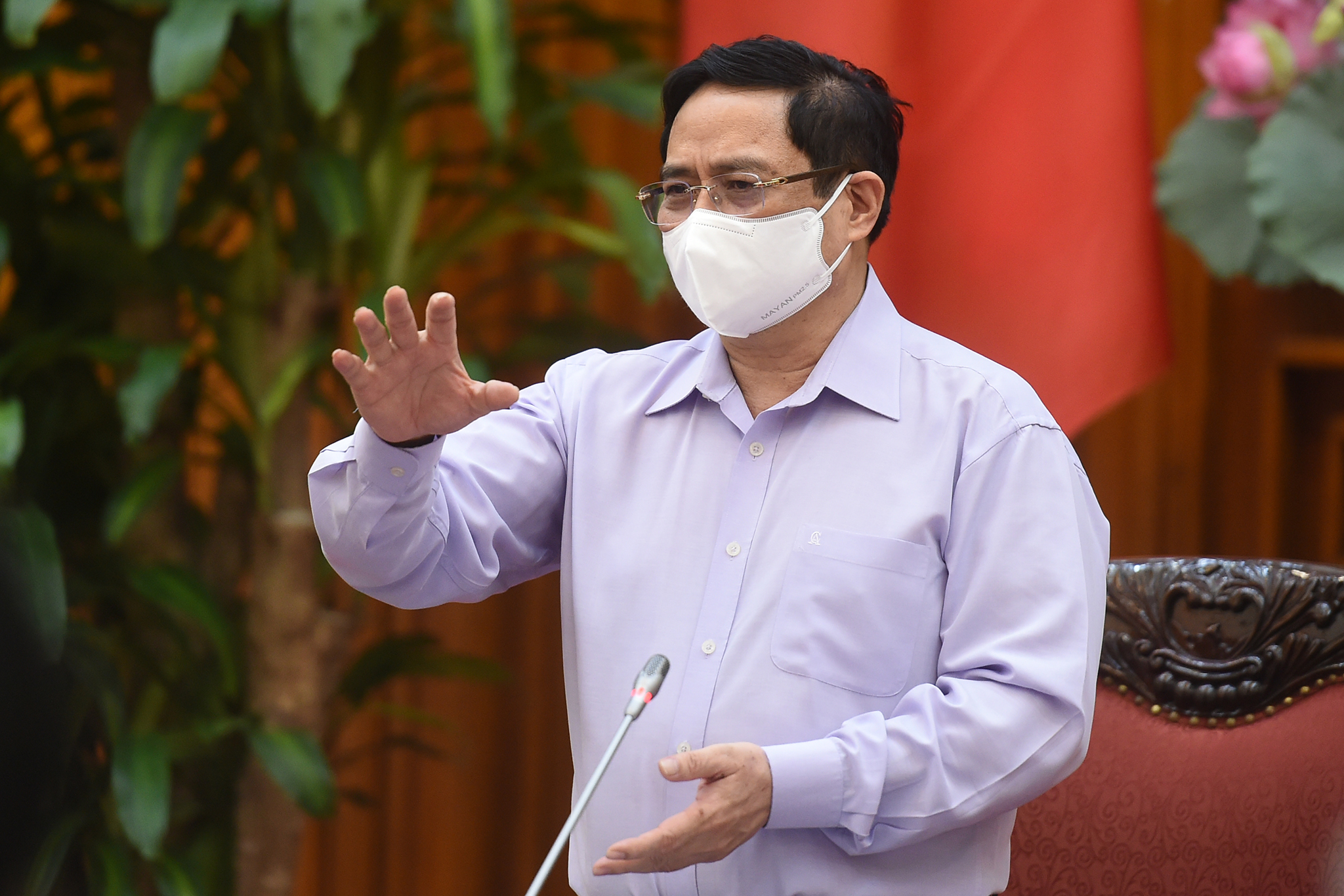 Thủ tướng Phạm Minh Chính nhấn mạnh chuyển từ phòng ngự sang chủ động tấn công trong chống dịch Covid-19 - Ảnh 1.